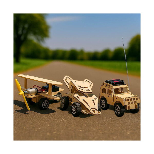 set-steam-concurenti-in-misiune-3-in-1-continut Set STEAM Concurenți în misiune, cele trei modele din lemn pe asfalt: biplanul, buggy-ul și jeepul de teren