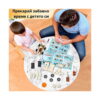 set-stem-vehicule-utilizare-3 Set STEM vehicule, vedere de sus a unei mese rotunde la care un băiat și un bărbat lucrează; pe masă sunt fișe albastre