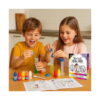 set-stiintific-pentru-copii-3-in-1-fizica-chimie-si-energie-utilizare-4 Set științific pentru copii 3 în 1 Fizică, băiat și fată la masă folosind pipete și eprubete cu coloranți