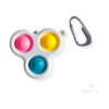 simple-dimple-cu-3-butoane-fucsia-si-galben-si-verde-8 Simple Dimple cu 3 butoane, alb cu butoane roz, galben și albastru, cu carabinieră alături