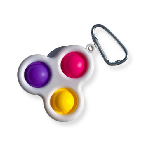 Simple Dimple cu 3 butoane, alb cu trei butoane: mov, fucsia și galben, cu carabinieră alături