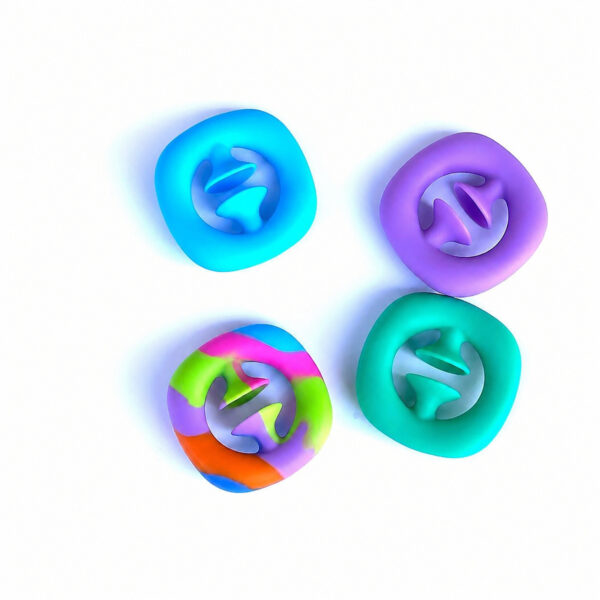Snapperz multicolor din cauciuc, patru Snapperz din cauciuc pe fundal alb: albastru, mov, multicolor și turcoaz