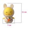 squishy-bebelus-morcovel-3 Squishy bebeluș morcovel, pe fundal alb, cu linii punctate și cotele 11 cm înălțime și 7 cm lățime