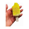 Squishy înghețată Dulce tentație, squishy galbenă așezată într-o palmă deschisă