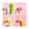 squishy-pix-detaliu Pix squishy, montaj cu patru prim-planuri cu degete care strâng capetele moi ale pixurilor squishy