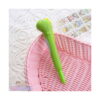 squishy-pix-inghetata-4 Pix squishy, cu cap de dinozaur verde, așezat pe un coșuleț roz împletit